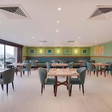 Lemon Tree Hotel, Rajkot Buitenkant foto