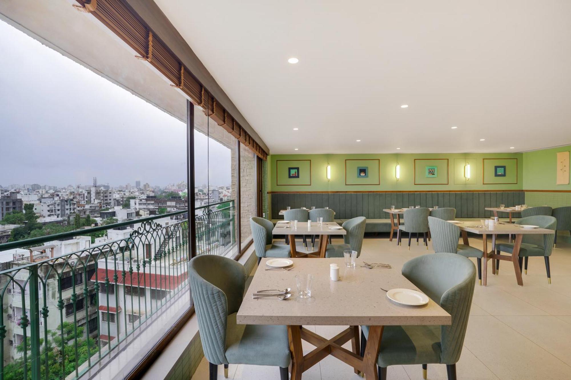 Lemon Tree Hotel, Rajkot Buitenkant foto
